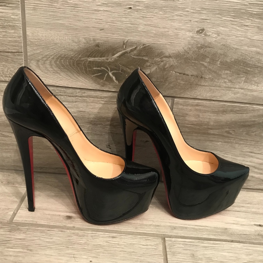 Christian Louboutin 36.5 Black Patent Daffodile